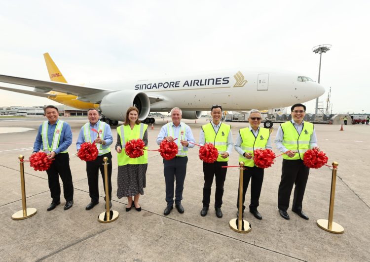 La asociación entre DHL Express y Singapore Airlines despega con el nuevo avión carguero de Boeing