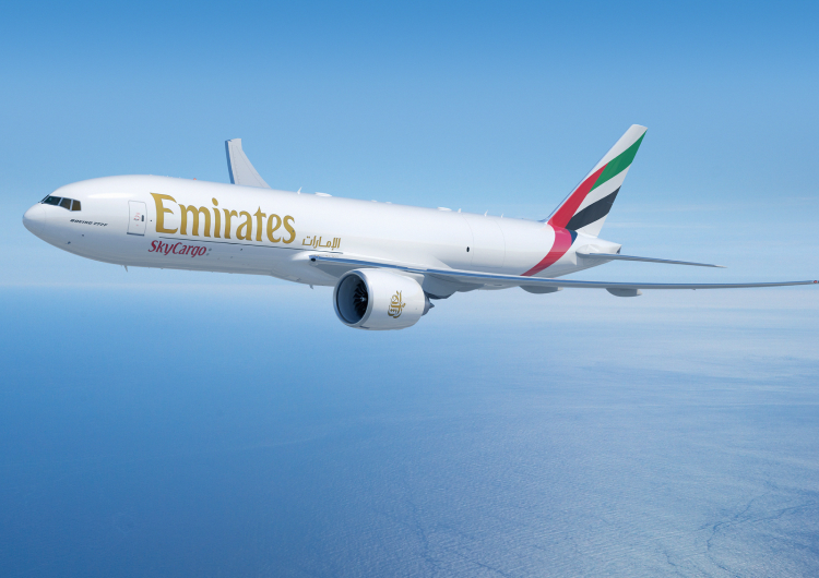 Emirates encarga cinco cargueros B777 a Boeing