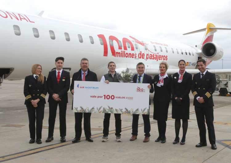 Air Nostrum celebra su pasajero 100 millones