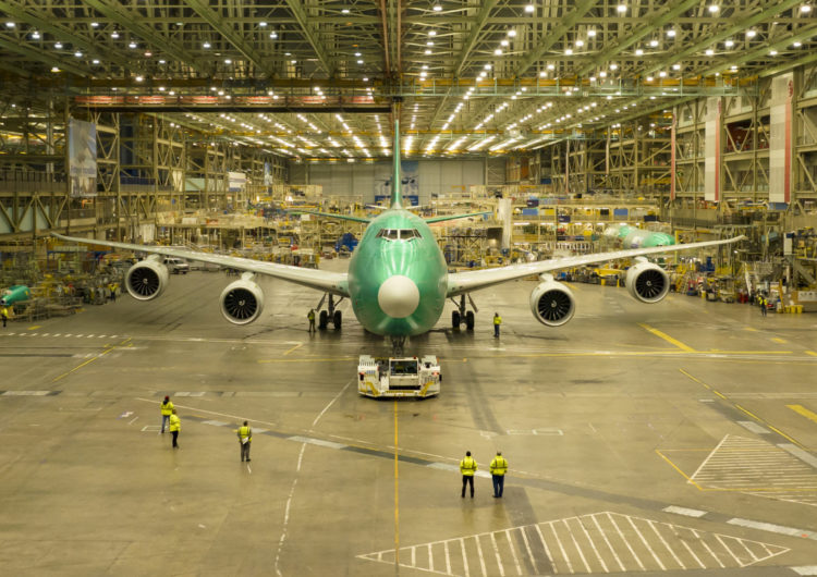 El último avión Boeing 747 deja la fábrica de Everett