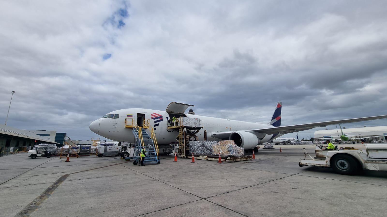 Chile: LATAM Cargo incrementa más de 30% la exportación de cerezas y lidera el transporte aéreo de esta fruta en la temp