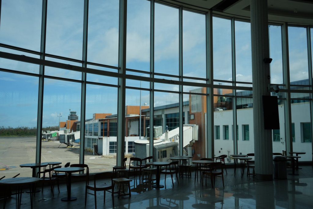 Jamaica comienza a reabrir aeropuertos tras el paso del devastador Huracán Melissa