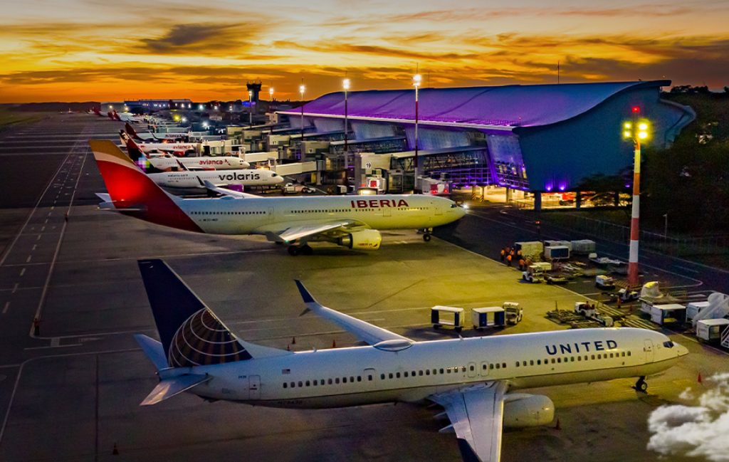 El Salvador modernizará su aeropuerto internacional con apoyo del BID