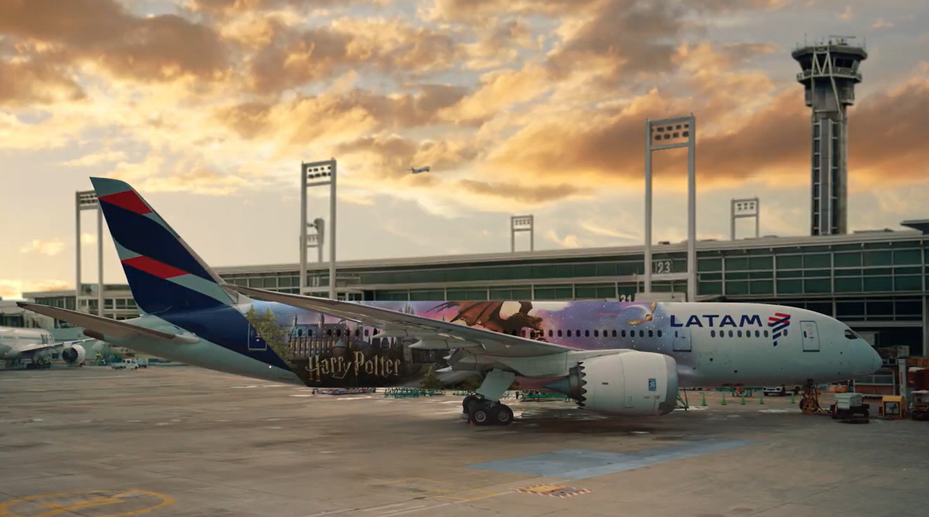 LATAM y Warner Bros. Discovery Latinoamérica llevan la magia de Harry Potter a los cielos con aviones intervenidos y exp