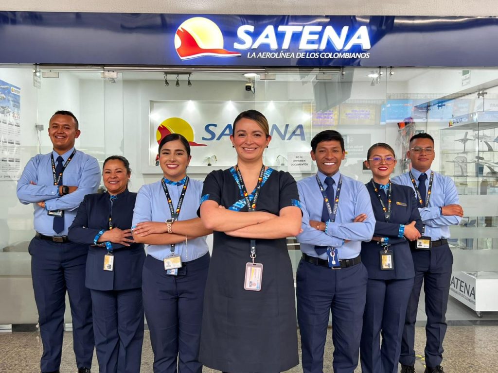 SATENA estrenó sus nuevos uniformes, hechos con botellas recicladas