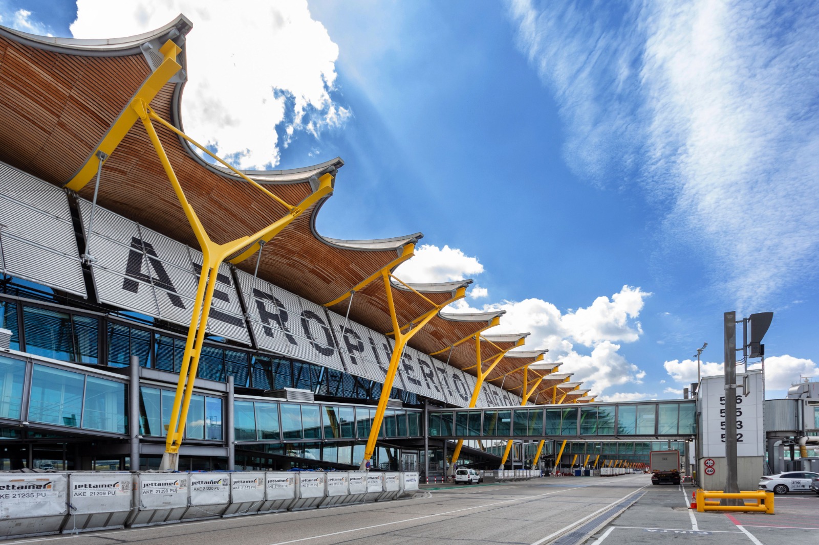 Aena licita las obras de regeneración del pavimento de la pista 18R-36L del Aeropuerto AS Madrid-Barajas