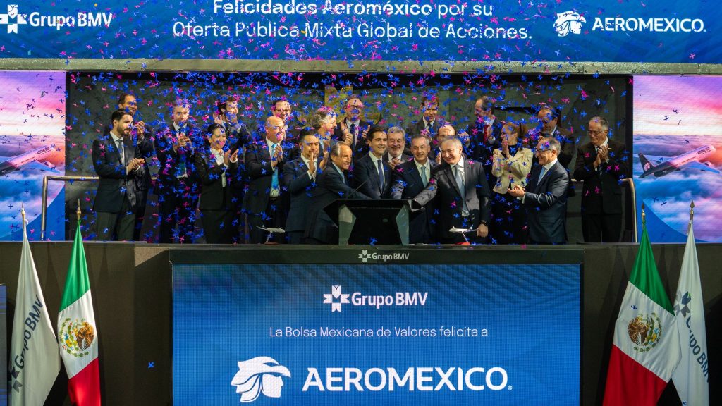 Aeroméxico celebra su regreso a la Bolsa Mexicana de Valores