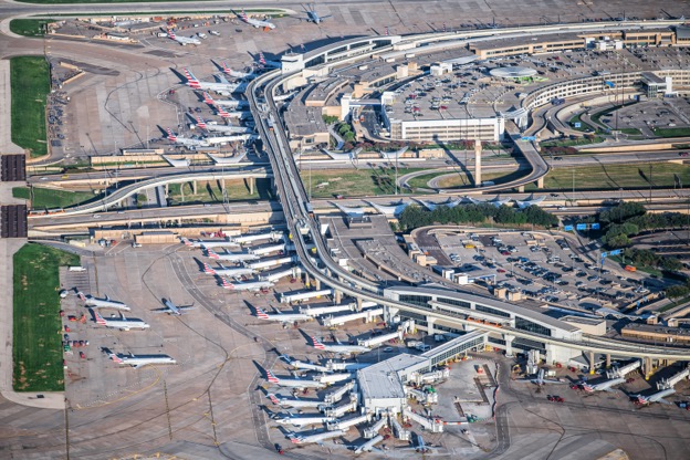 El Aeropuerto DFW contribuye con 78.3 mil millones de dólares anuales a la economía del Norte de Texas y genera 684,000