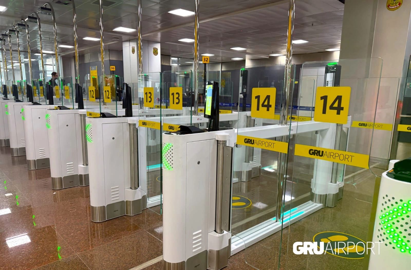 Aeroporto de Guarulhos inaugura novas portas automatizadas de controle de passaporte