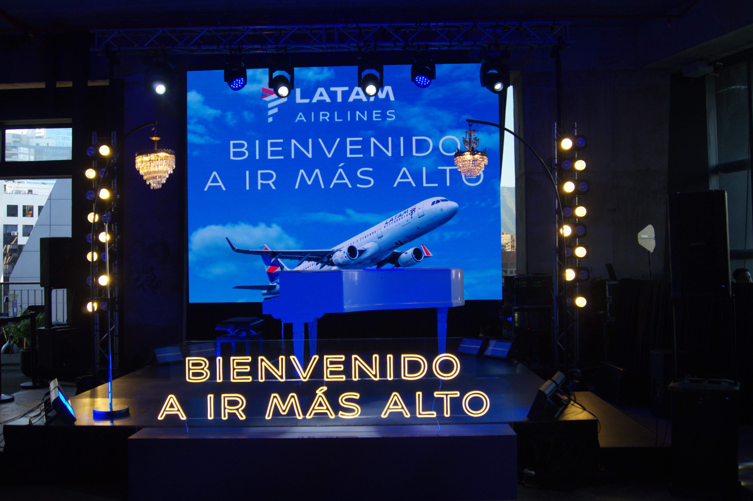 LATAM Airlines presenta su nueva promesa de marca: “Bienvenido a ir más alto”