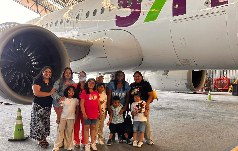 CorreosChile y SKY Airline hacen realidad el sueño de volar de niños y niñas de Fundación Nuestros Hijos