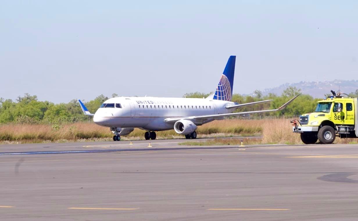 El primer vuelo de United Airlines a Tepic, Nayarit, aterrizó desde Houston