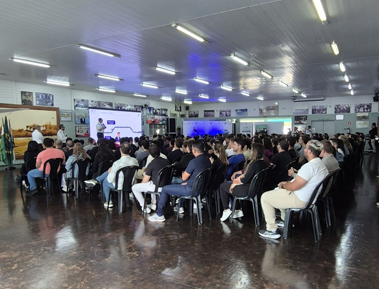 LATAM leva para Curitiba projeto que aproxima brasileiros da carreira de piloto
