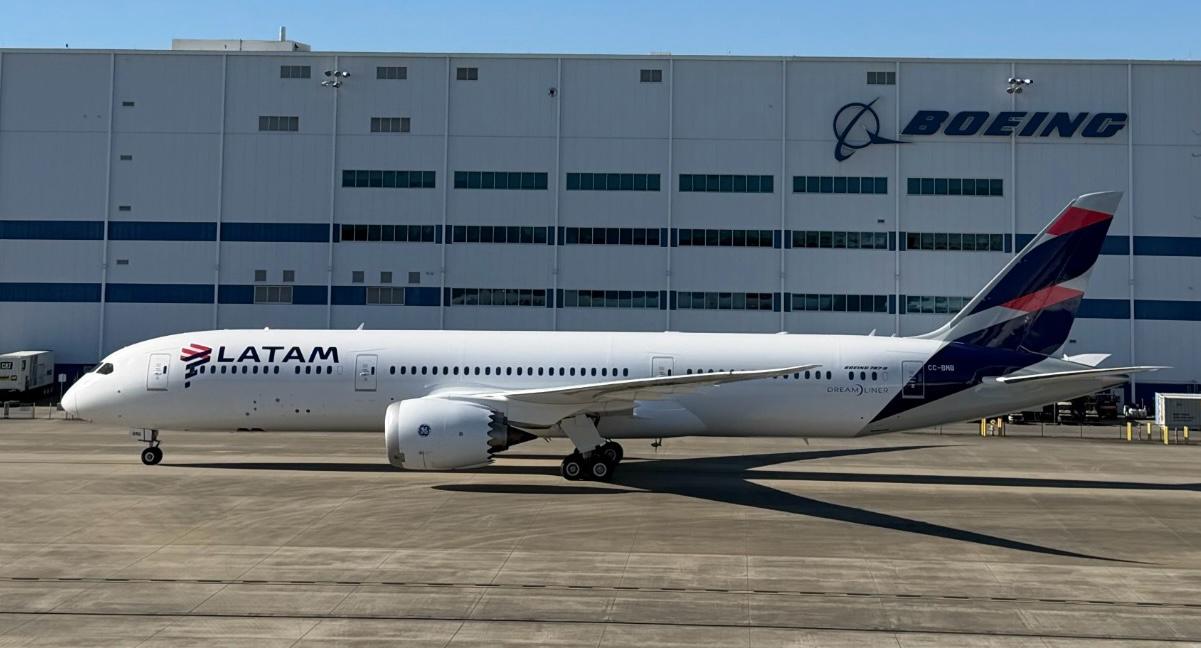 LATAM recibió su primer Boeing 787-9 con motores GEnx y acelera la renovación de su flota de largo alcance