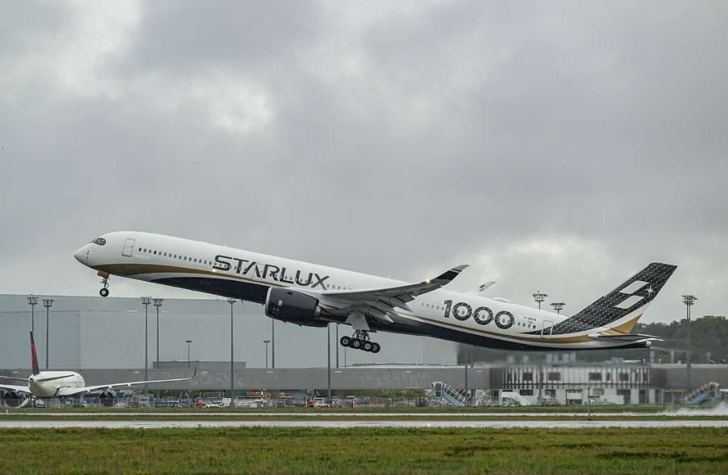 STARLUX recibe su primer A350-1000
