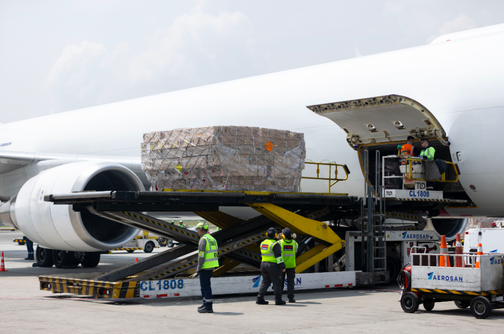 Temporada en marcha: Aerosan opera a plena capacidad  para asegurar la exportación de flores por San Valentín