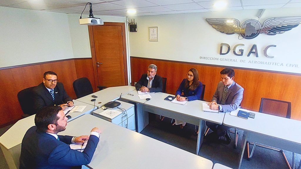 Autoridades de El Salvador y Bolivia refuerzan el vínculo en aviación comercial