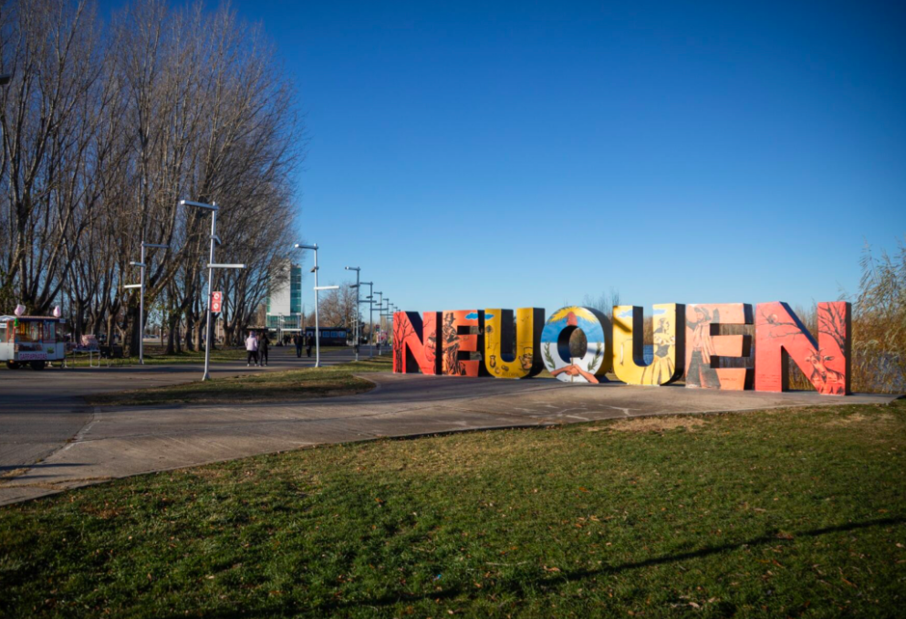 Neuquén y Santiago, ahora más cerca: nueva ruta aérea directa invita a descubrir la Patagonia argentina