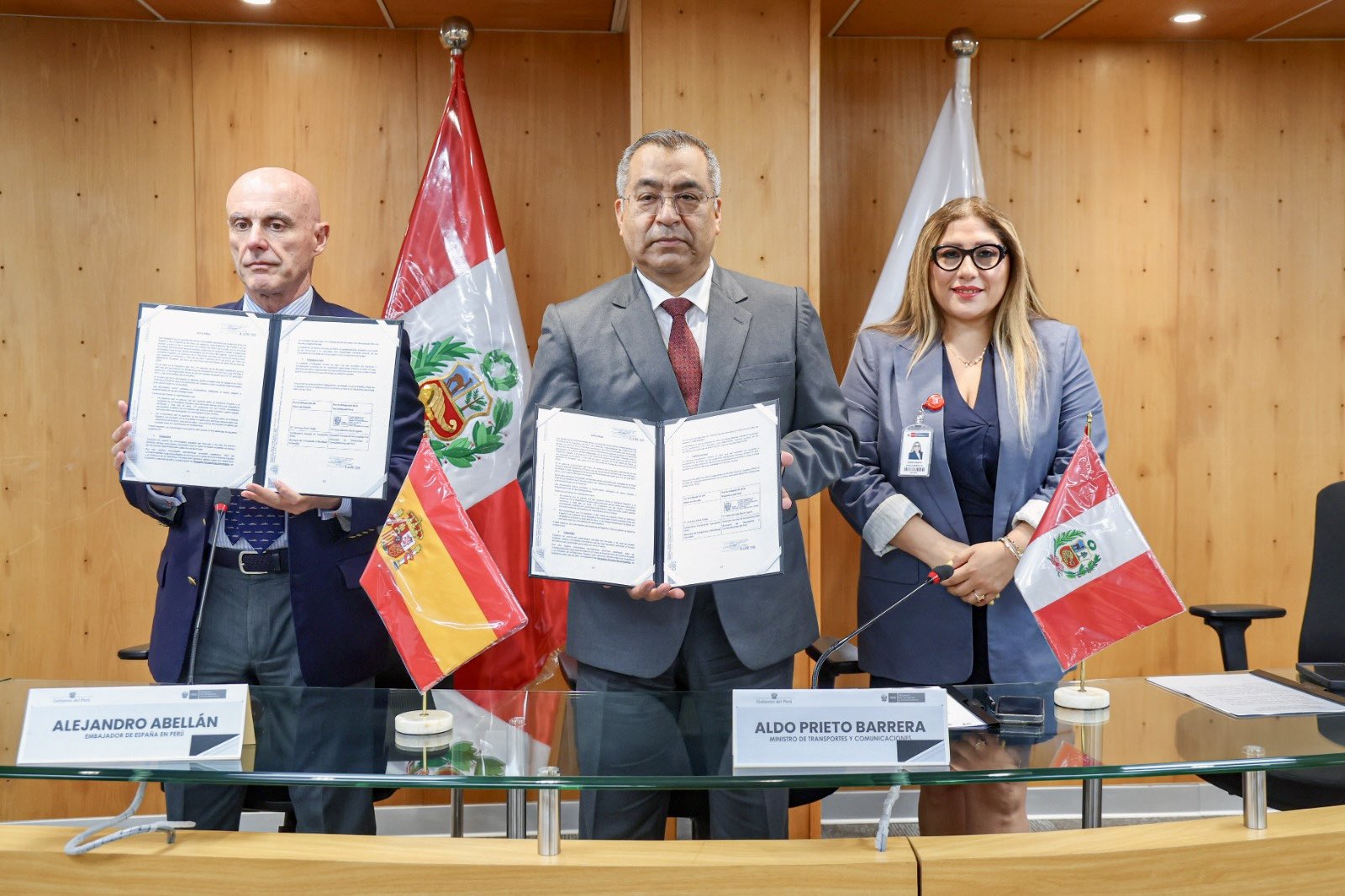 Perú y España eliminan los límites de frecuencias aéreas