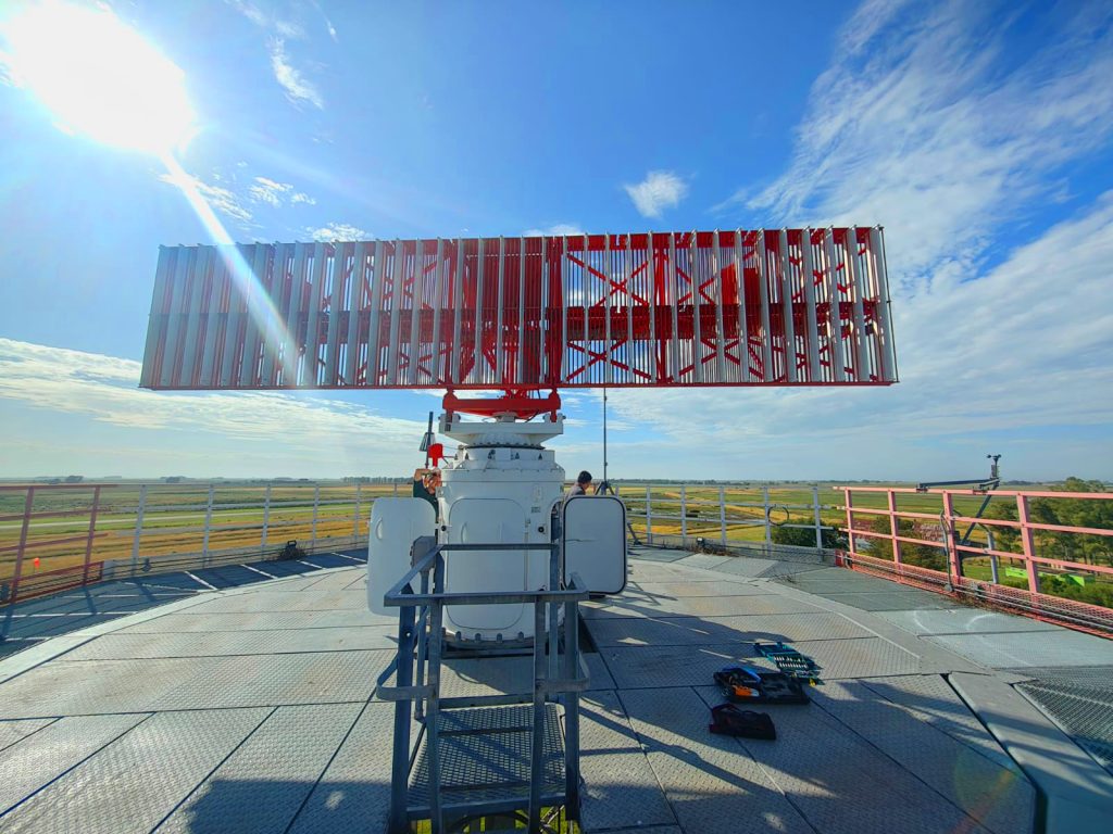 La actualización del radar de Pehuajó fortalece la gestión del tránsito aéreo en una región clave del país