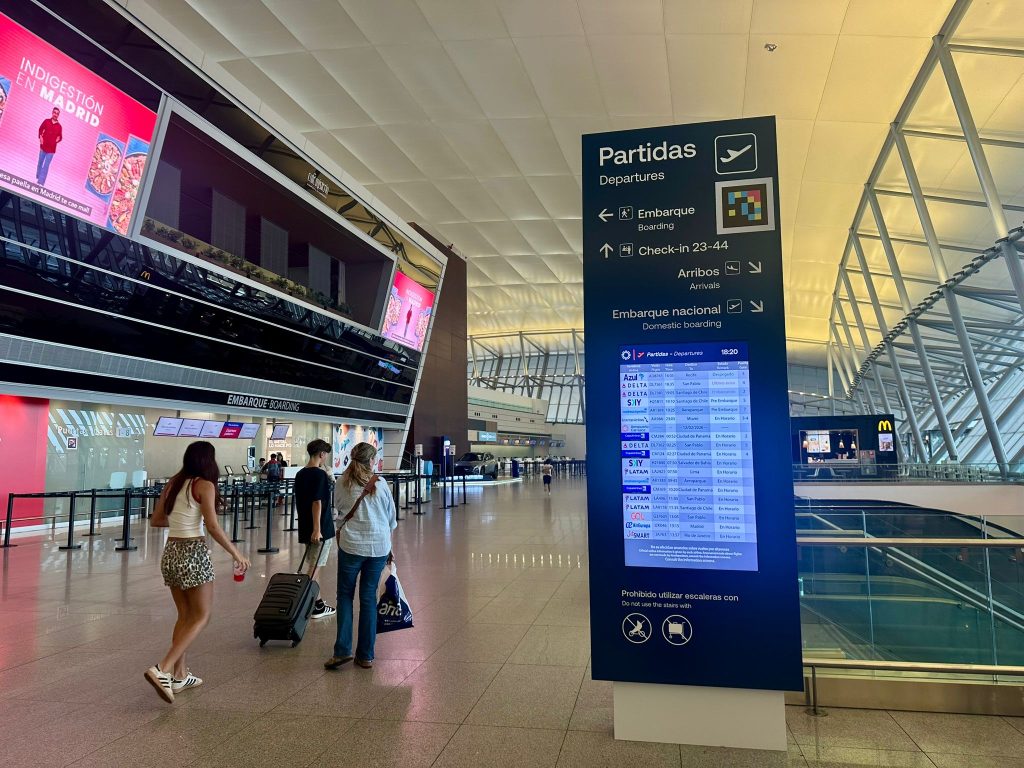 Aeropuerto de Carrasco es el primero del mundo en incorporar tecnología NaviLens de accesibilidad universal
