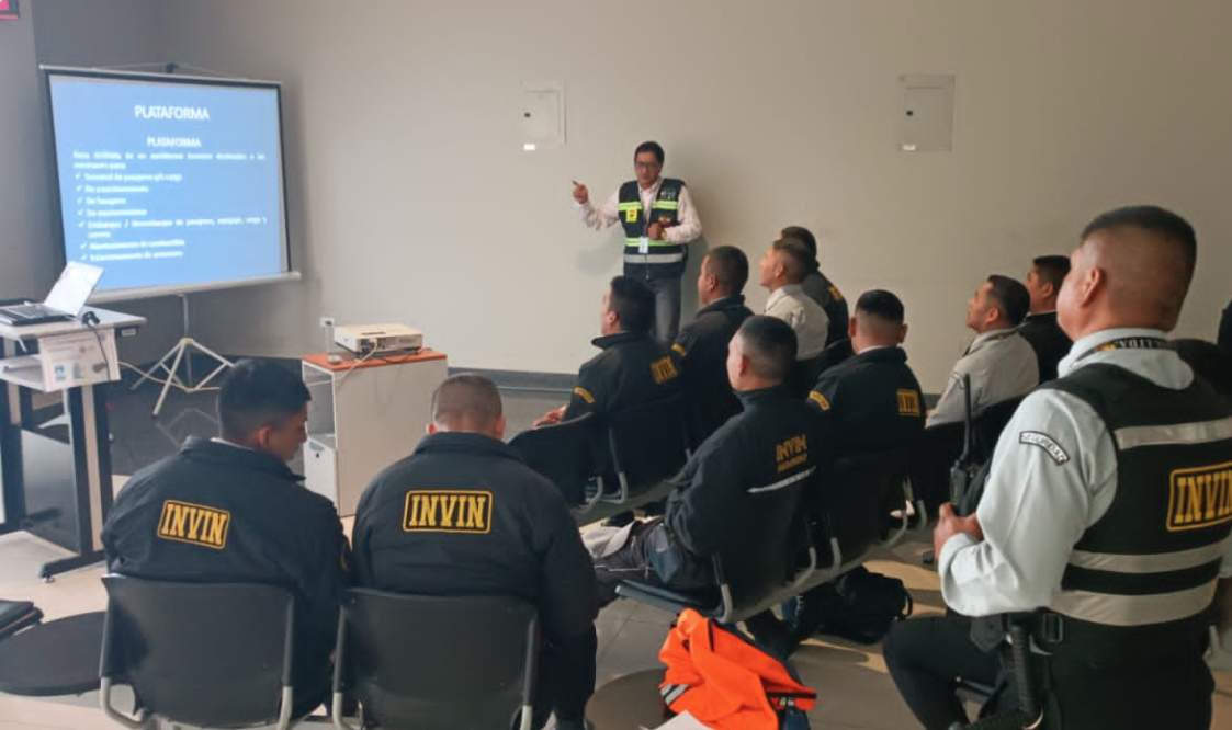 Ecuador: DGAC brinda inducción a personal de seguridad en el Aeropuerto de Cotopaxi