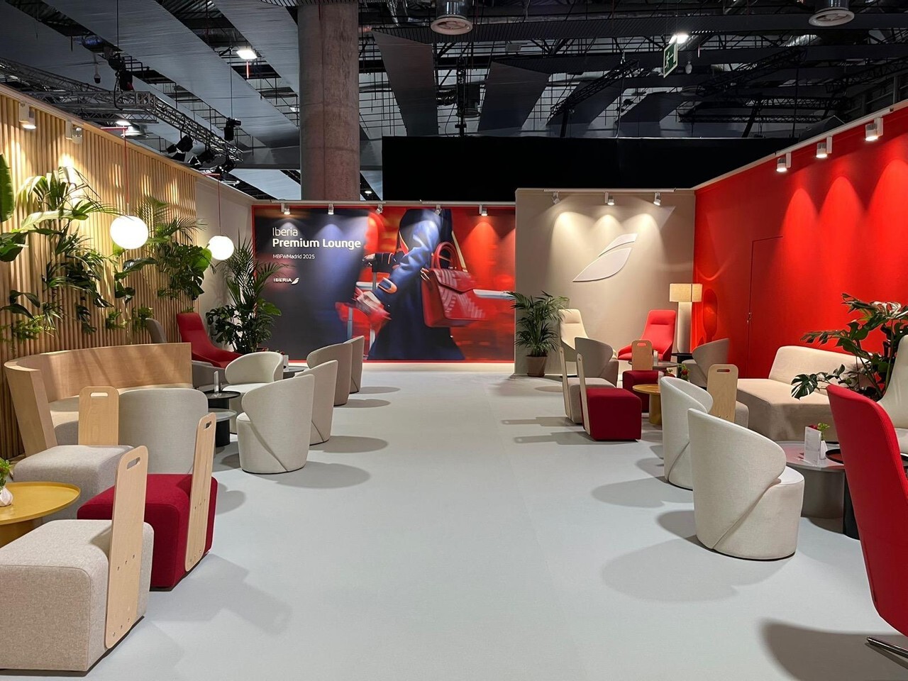 Iberia renueva su apoyo al talento en la moda en la MBMFW
