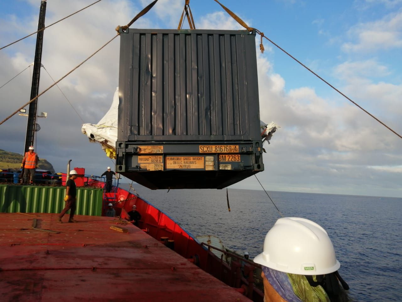 LATAM implementa en Rapa Nui primer sistema en Latinoamérica con operación de plataforma 100% eléctrica para la atención