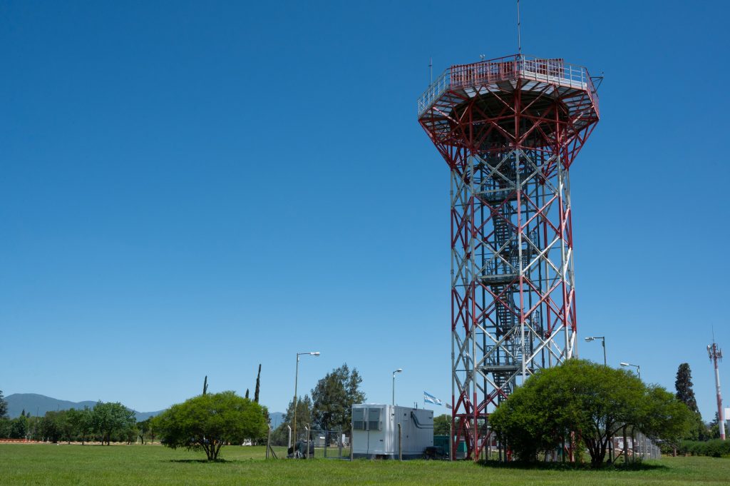 Se actualizó el radar de Salta y potencia la gestión del tránsito aéreo en el norte argentino