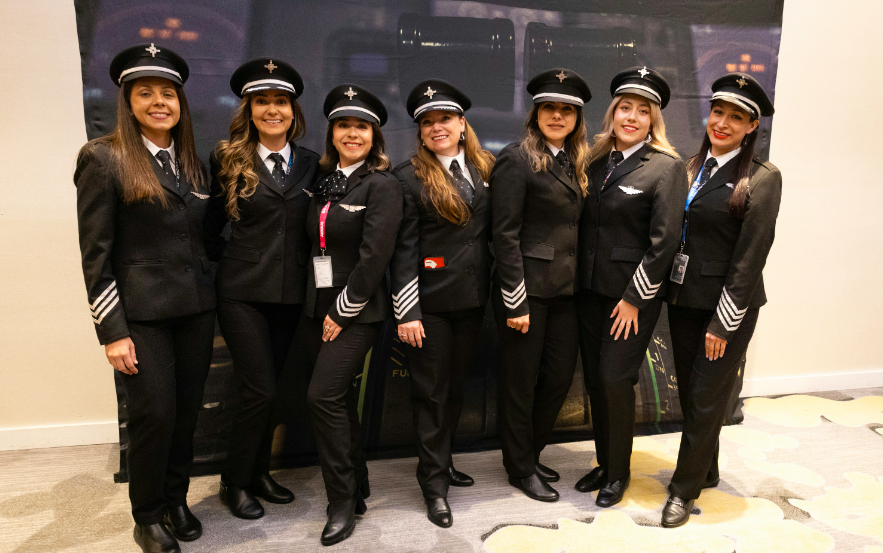 Volaris honra el talento, la disciplina y la trayectoria de 13 mujeres piloto que están redefiniendo la aviación