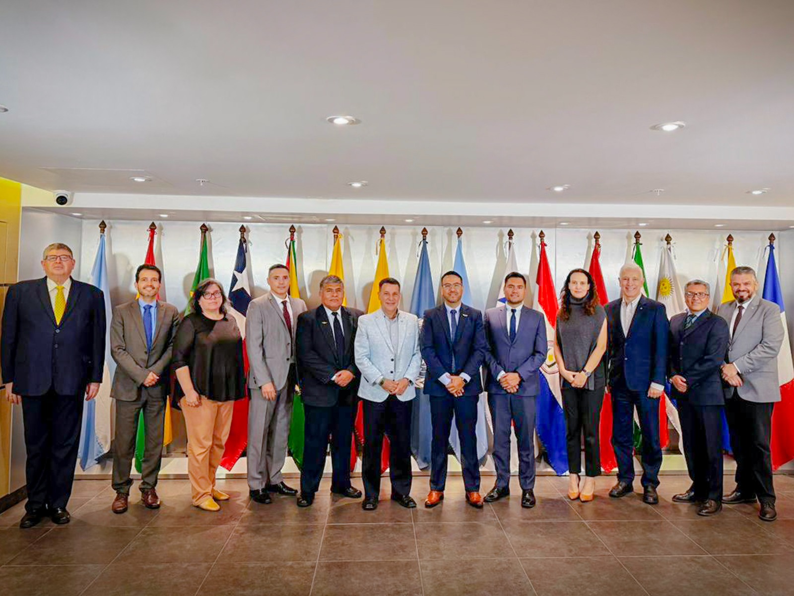 Bolivia: Obras Públicas avanza en la política de cielos abiertos junto a la OACI en Perú