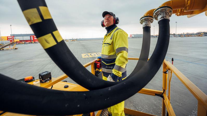 DHL e IAG Cargo firman acuerdo por 240 millones de litros de SAF