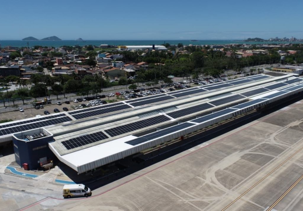 Aeropuerto de Macaé convierte su operación eléctrica a energía solar al 100%