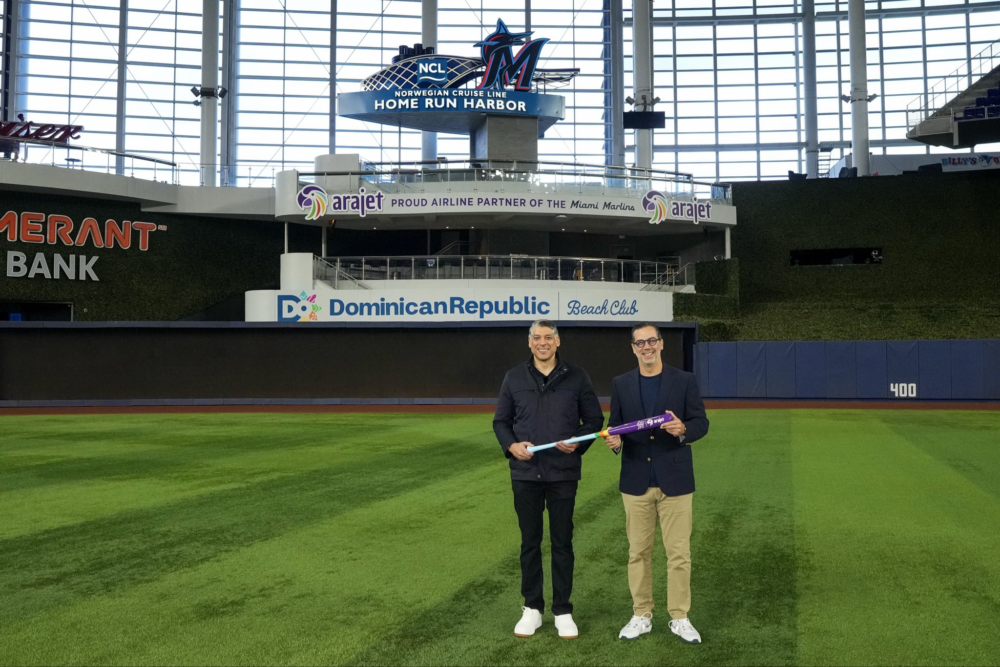 Aerolínea Arajet consolida su alianza con los Miami Marlins